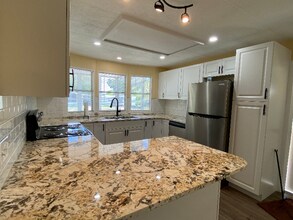 144 Stuart Cir in Port Orange, FL - Foto de edificio - Building Photo