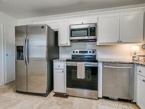 2644 Lakeside Dr in The Village, OK - Foto de edificio - Building Photo