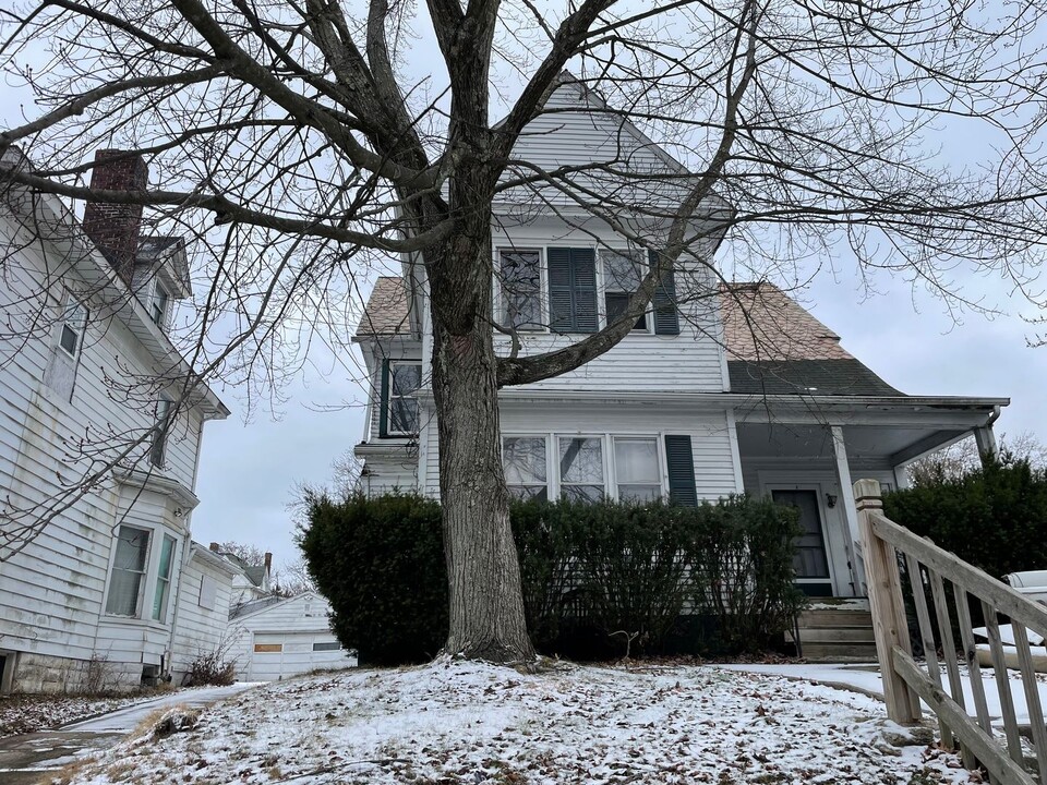 413 E Garfield Ave in New Castle, PA - Building Photo