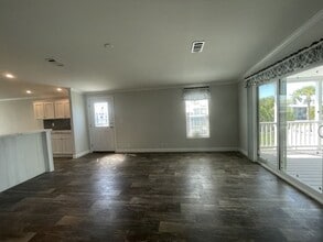 988 E Trinidad Ave in Venice, FL - Building Photo - Building Photo