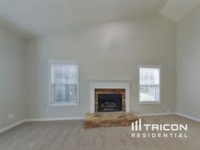 2030 Township Dr in Woodstock, GA - Foto de edificio - Building Photo