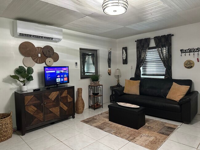 22526 Old Dixie Hwy, Unit Bougainvillea Cottage in Goulds, FL - Building Photo - Building Photo