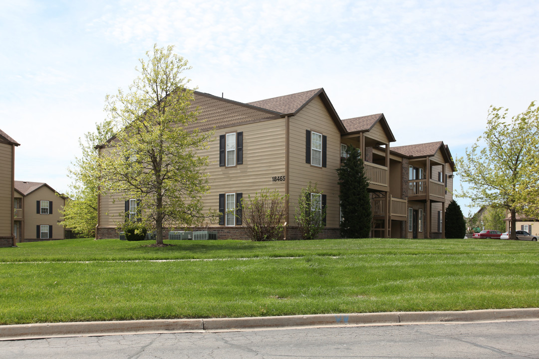 Oak Ridge Park Apartments in Olathe, KS - Building Photo