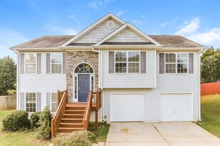 4809 Camelot Dr in Douglasville, GA - Building Photo