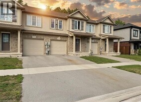 54 Haney Dr in Thorold, ON - Building Photo