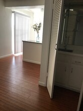 20880 Ventura Blvd in Los Angeles, CA - Foto de edificio - Building Photo