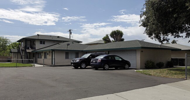 16947 Reed St in Fontana, CA - Foto de edificio - Building Photo