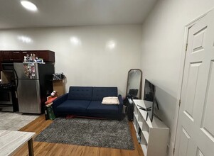 89 Moore St, Unit 2B in Brooklyn, NY - Building Photo - Building Photo