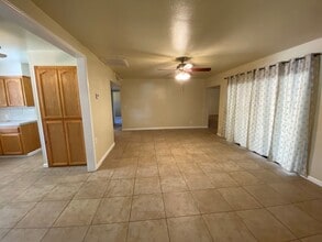 317 S Hill St in Arvin, CA - Building Photo - Building Photo