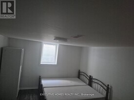 1761 McGill Ct in Oshawa, ON - Building Photo