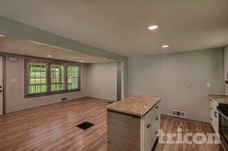 11 Swan Dr in Newnan, GA - Foto de edificio - Building Photo