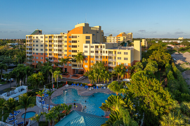 Vacation Village Heron 1 in Weston, FL - Foto de edificio - Building Photo