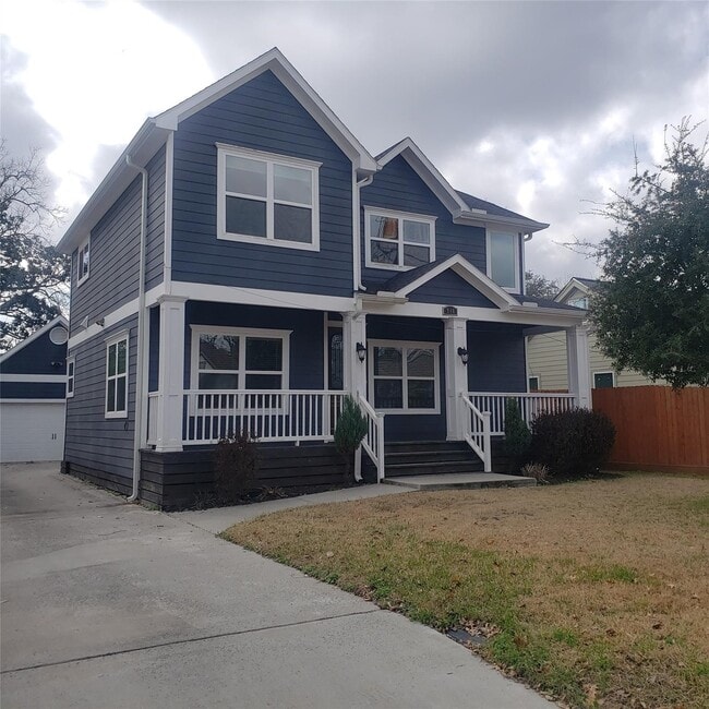 property at 916 Graceland St