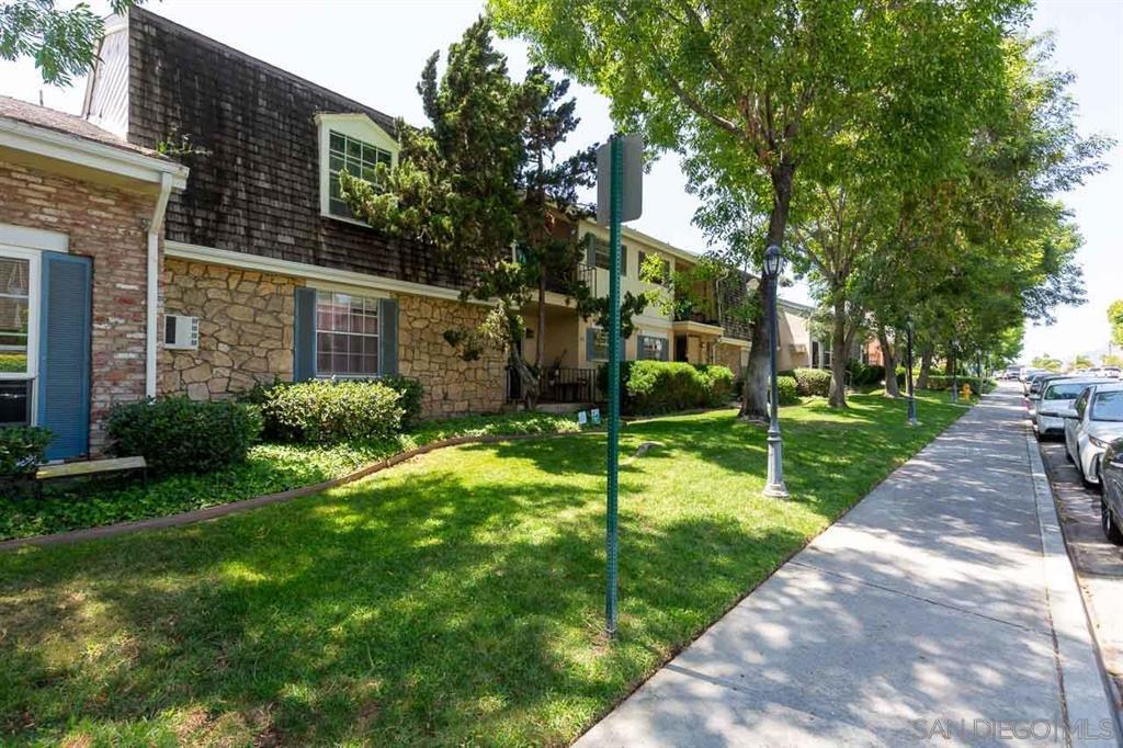 4800 Williamsburg Ln in La Mesa, CA - Building Photo
