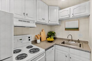 Highland Court Apartments in Tacoma, WA - Building Photo