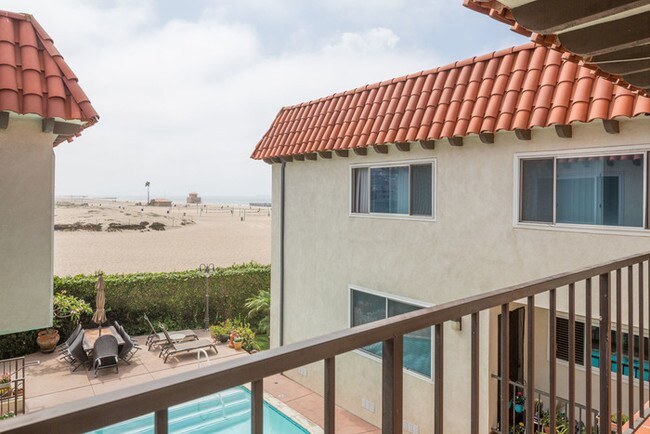 6615 Pacific Ave-Unit -107 in Los Angeles, CA - Foto de edificio - Building Photo