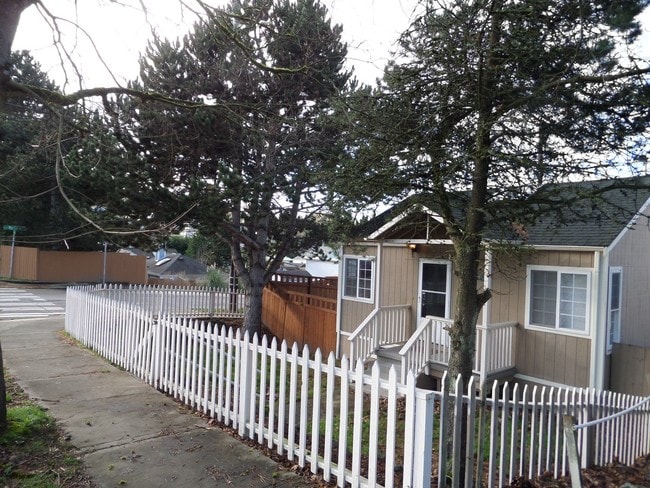 7061 16th Ave SW in Seattle, WA - Building Photo - Building Photo