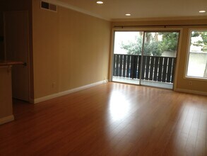 18645 Hatteras St, Unit 212 in Tarzana, CA - Building Photo - Building Photo
