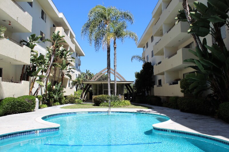 29641 S Western Ave in Rancho Palos Verdes, CA - Foto de edificio