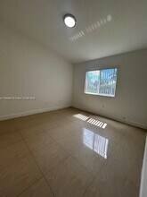 925 NE 34th Ave in Homestead, FL - Building Photo - Building Photo