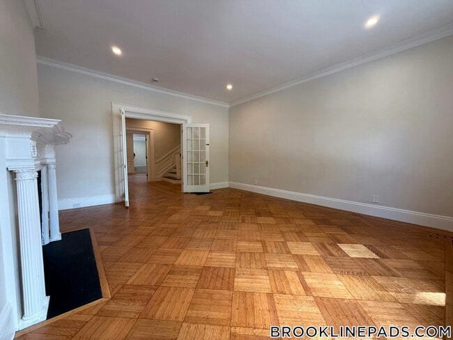 1726 Beacon St in Brookline, MA - Building Photo - Building Photo