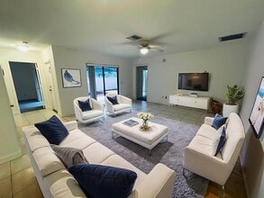 4758 Sunny Palm Cir in West Palm Beach, FL - Foto de edificio - Building Photo