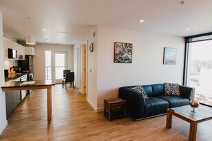 221 Stradbrook Ave in Winnipeg, MB - Building Photo