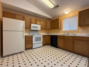 12411 W 11th Ave in Airway Heights, WA - Building Photo - Building Photo