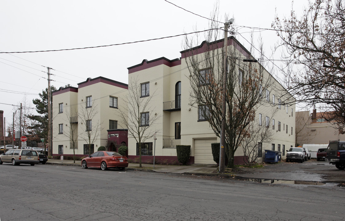 Fontana Court Apartments in Vancouver, WA - Building Photo