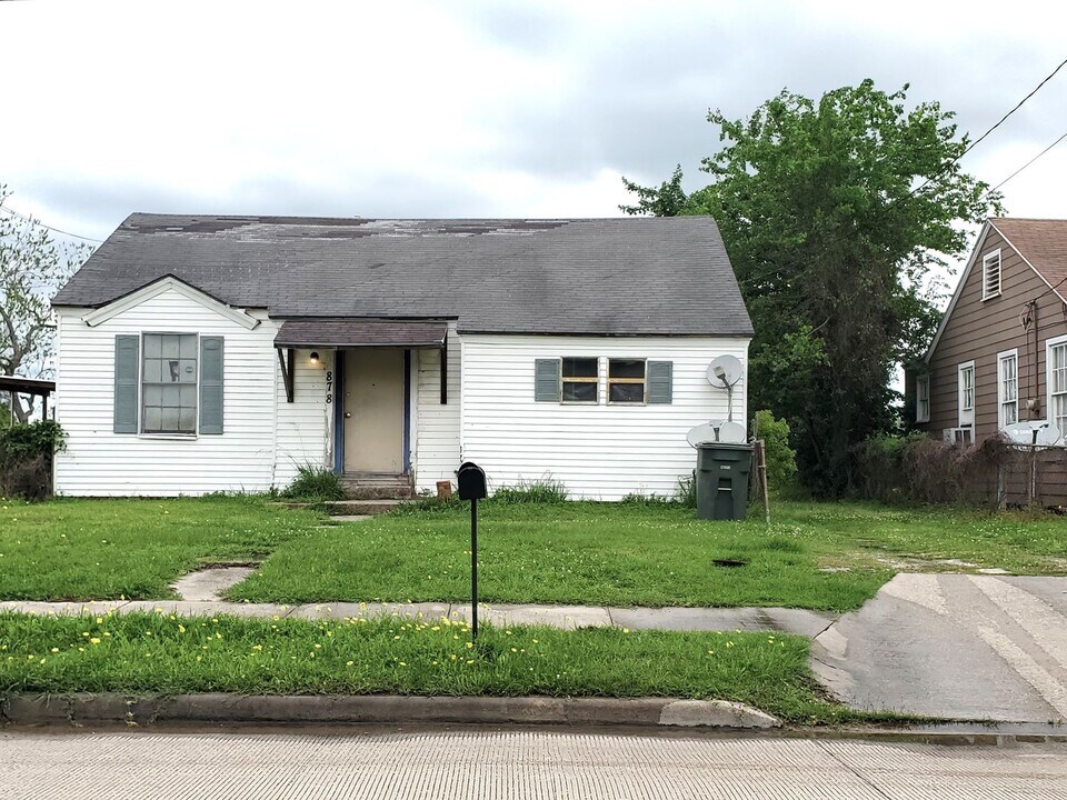 1878 Delaware St in Beaumont, TX - Building Photo