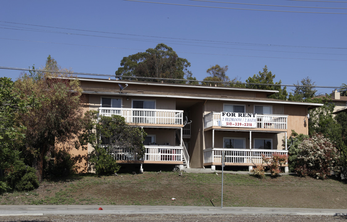 Foothill Terrace in San Leandro, CA - Building Photo