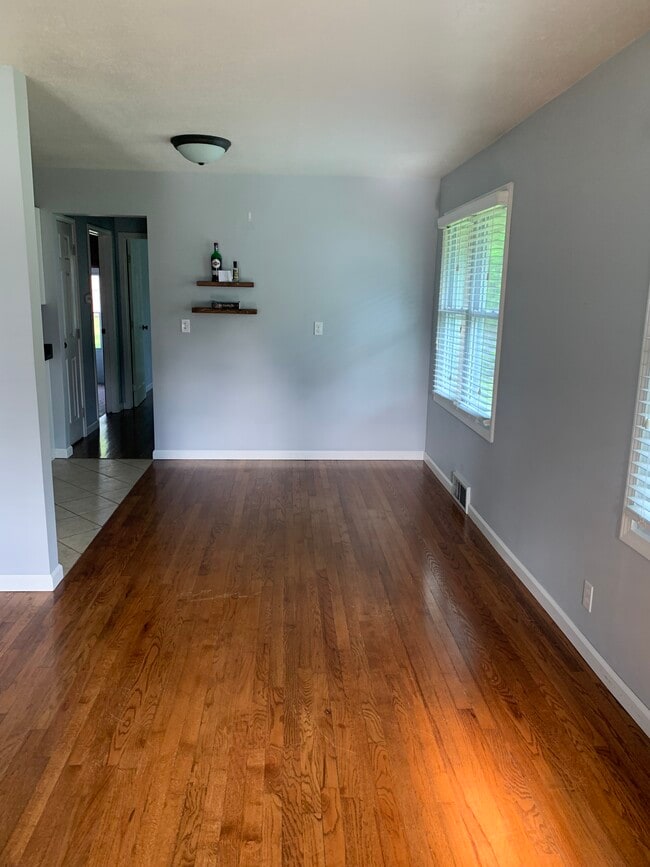 property at 803 S Lincoln St