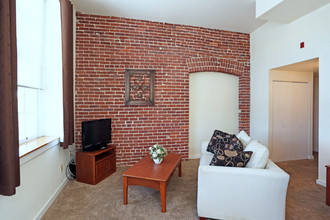 Peach Alley Court in Elizabethtown, PA - Building Photo - Interior Photo