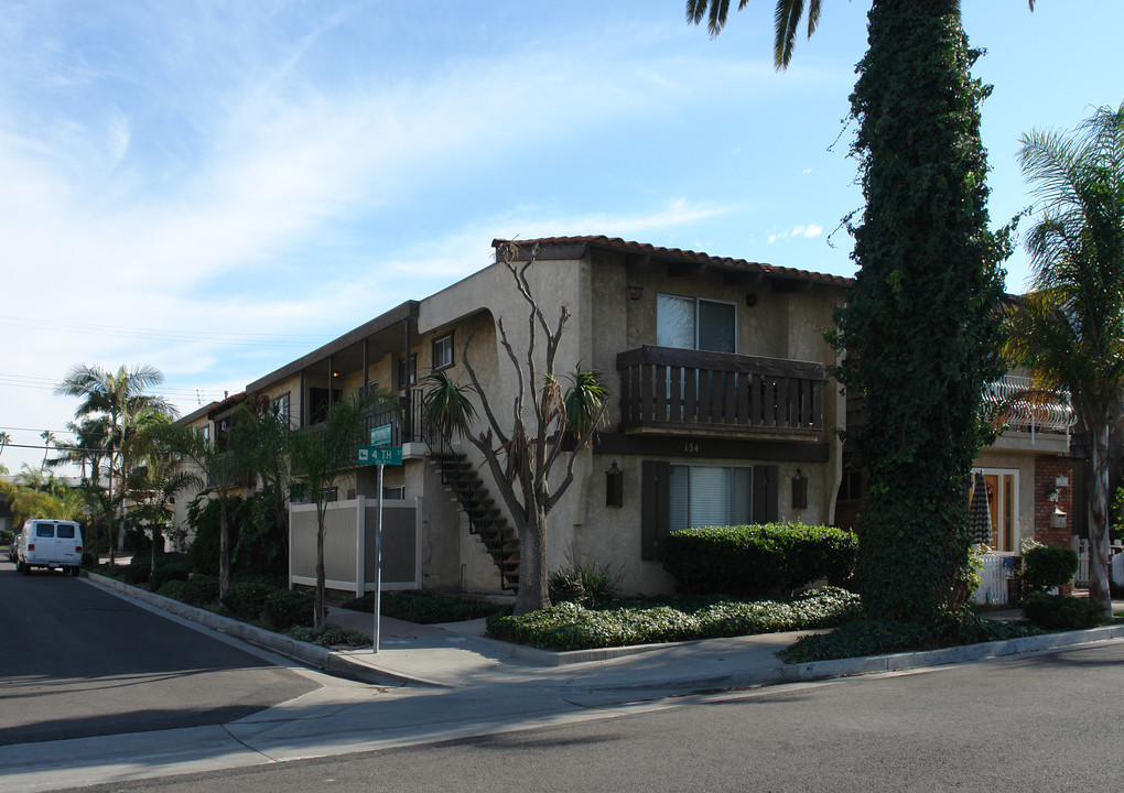 134 4th St in Seal Beach, CA - Building Photo