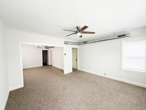 5043 W Argyle St, Unit 2 in Chicago, IL - Foto de edificio - Building Photo