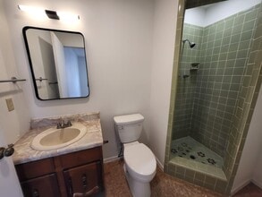 216 N Meadow Ave in Laredo, TX - Building Photo - Building Photo