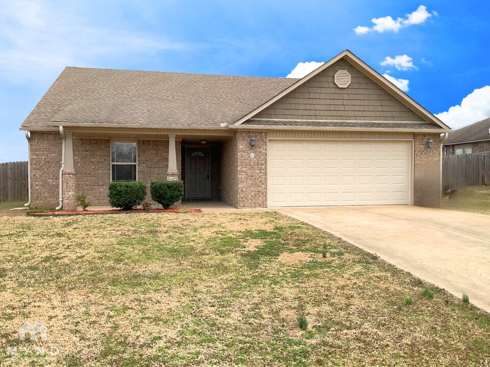 8 Bristol Dr in Cabot, AR - Building Photo