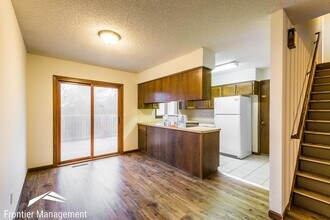 1907 Crescent Dr in Manhattan, KS - Building Photo - Building Photo