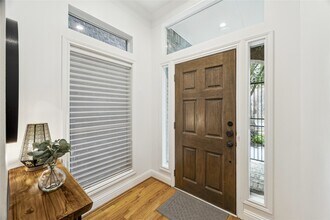 5346 McCulloch Cir in Houston, TX - Building Photo - Building Photo