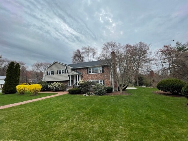 2 Barrett Rd in Lexington, MA - Building Photo - Building Photo