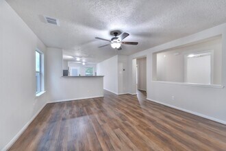 3662 Fuller Bluff Dr in Spring, TX - Foto de edificio - Building Photo