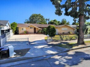 22222 Strathern St in Los Angeles, CA - Building Photo - Building Photo