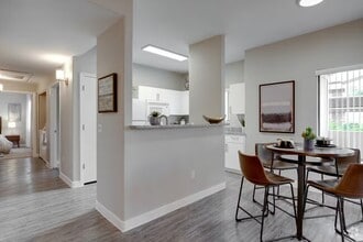 The Cove Apartments in Phoenix, AZ - Building Photo - Building Photo