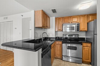 770 Claughton Island Dr, Unit 1010 in Miami, FL - Building Photo - Building Photo