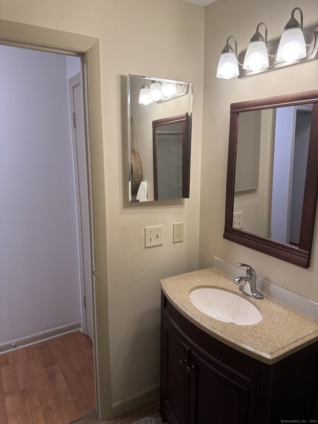 140 Kane St in West Hartford, CT - Building Photo - Building Photo