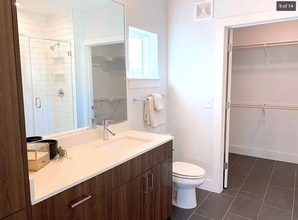 2213 Poquito St, Unit 116 in Austin, TX - Foto de edificio - Building Photo