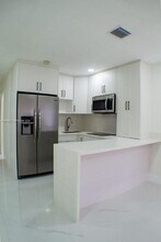 2638 SW 30th Ct in Miami, FL - Foto de edificio - Building Photo