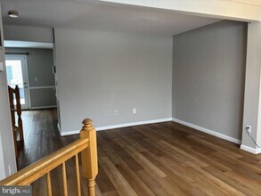 14657 Winterfield Dr in Centreville, VA - Building Photo - Building Photo