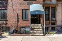 312 E 85th St in New York, NY - Building Photo - Building Photo