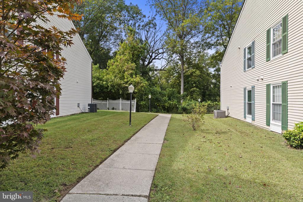2502 Greenwood Dr in Lindenwold, NJ - Building Photo